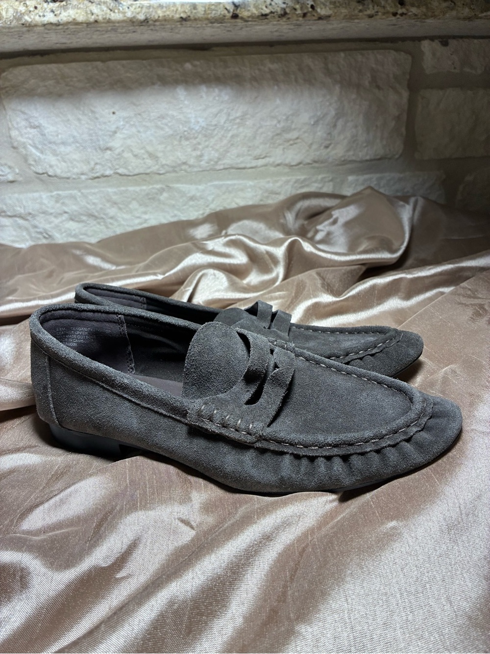 Tahari Women’s Suede Penny Loafers Flats  in Dark Gray Size 8.5
